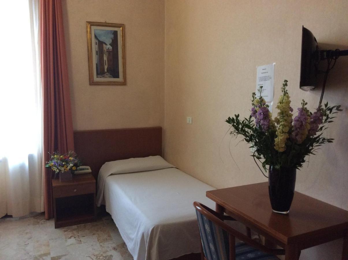 Hotel Astor Piacenza Eksteriør bilde